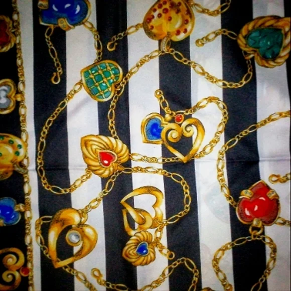 Victoria secret scarf black/white stripes w/gold heart shaped jewelry designs - Picture 2 of 4